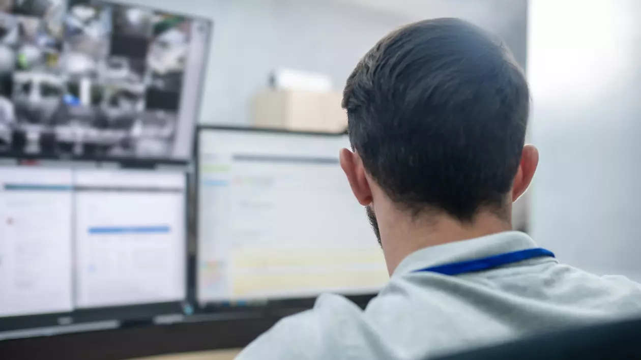 Un polițist care a primit 5 ani de închisoare, după ce și-a spionat fosta soție, încă lucrează în Poliție: „Am mintea mai bolnavă ca a lui Cioacă”