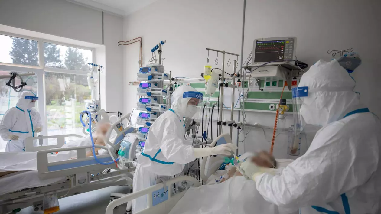 România a depășit 4.000 de cazuri noi de COVID pe zi. Bilanț în creștere și la ATI
