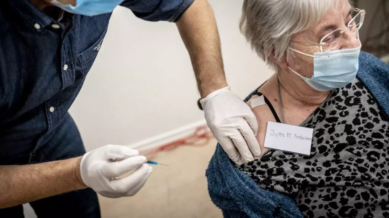 VIDEO INTERVIU. Un expert danez explică succesul vaccinării în statul nordic: „E foarte important ca autoritățile să fie oneste și transparente”