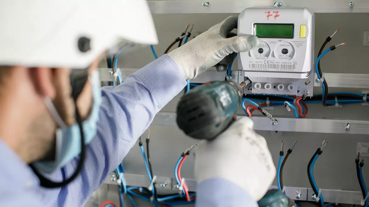 ANRE a amendat distribuitorii de energie şi gaze cu 2,77 milioane de lei. Cine a primit cea mai mare penalizare