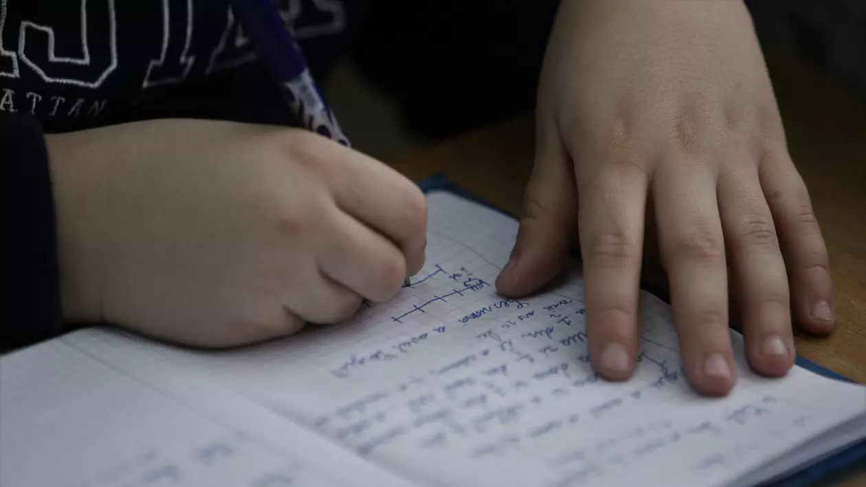 Ce spun 100 de elevi despre câte teme primesc pentru acasă. „De când am intrat la liceu, nu mai am timp să mă ocup de ceea ce-mi place”