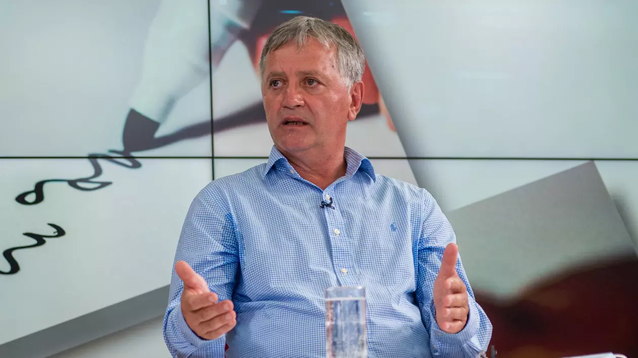 Fotbalistul Romulus Gabor, amintiri de la un meci jucat în Scornicești: „M-au băgat într-un ARO. Erau și doi soldați cu pistol-mitralieră”