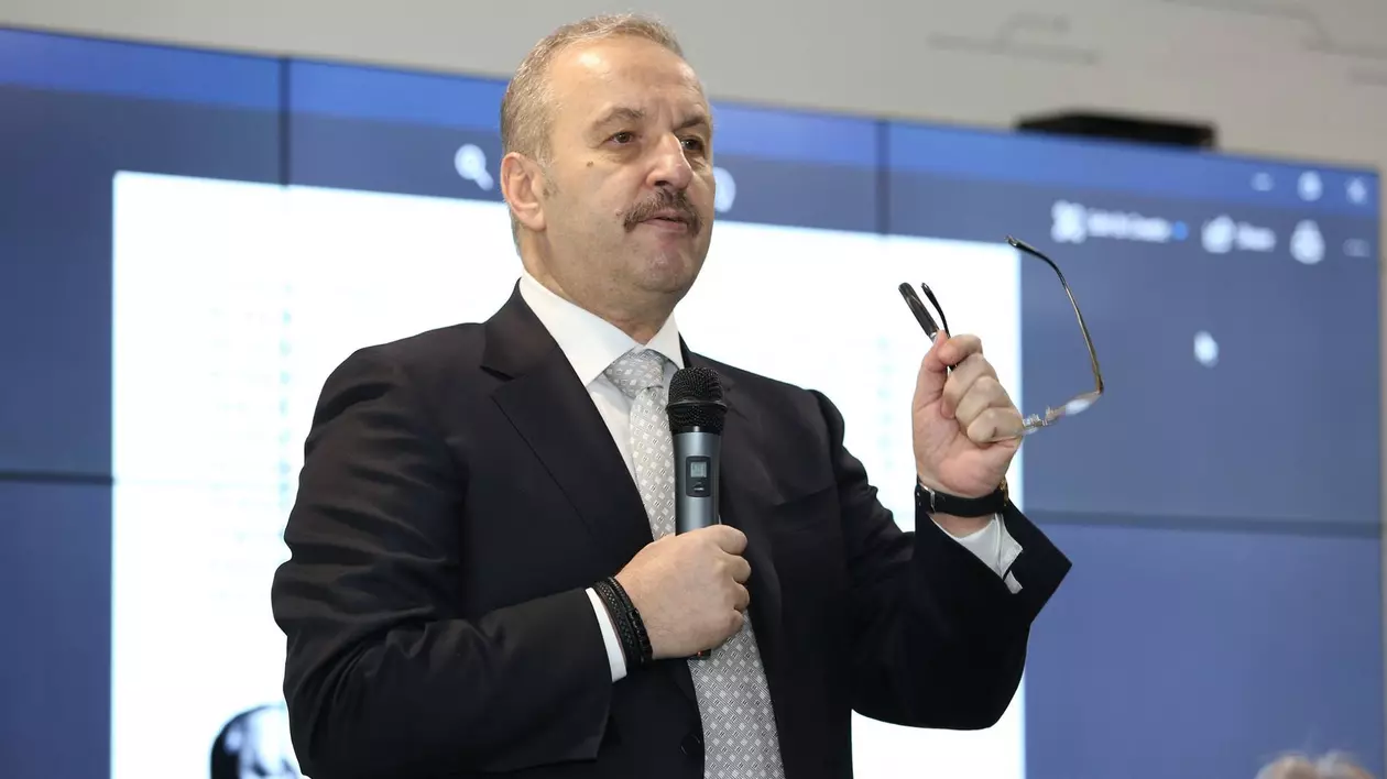 Vasile Dîncu: „De ce să-l dăm noi jos pe Cîțu? Pentru noi este un foarte bun agent electoral”
