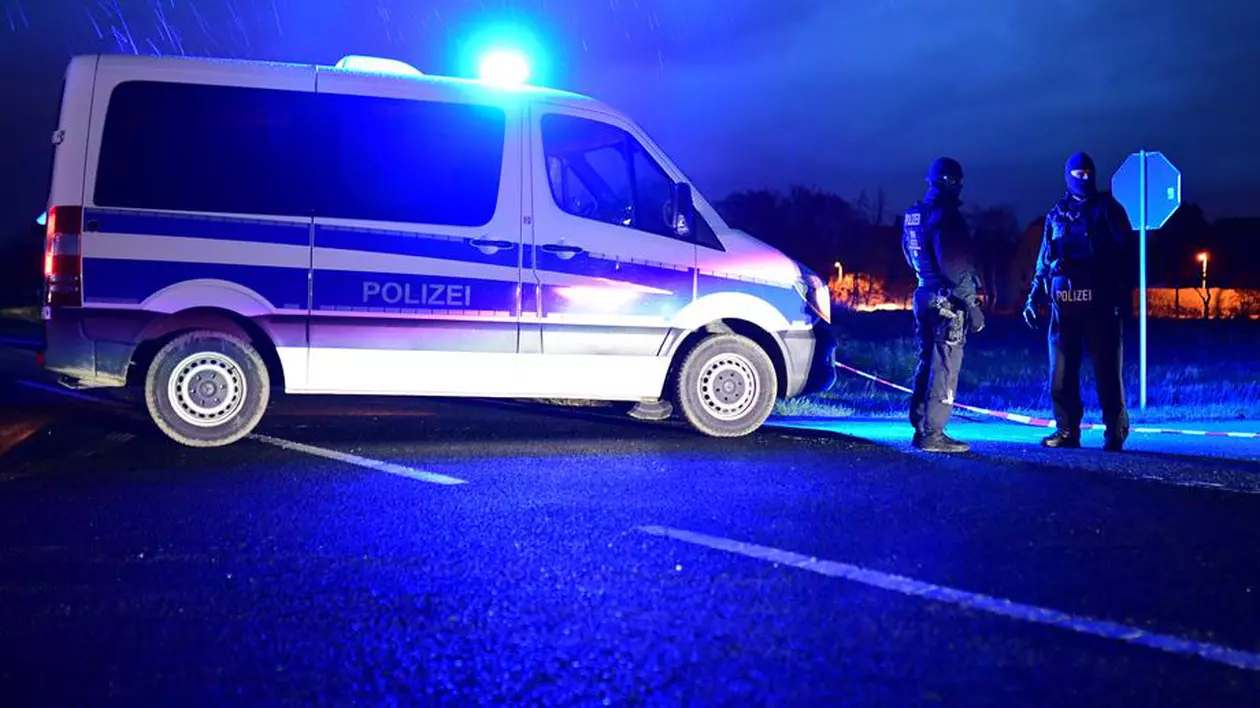 Un copil de 1 an și jumătate a murit în Germania, după ce a căzut de la etajul 4, în timp ce mama lui gătea