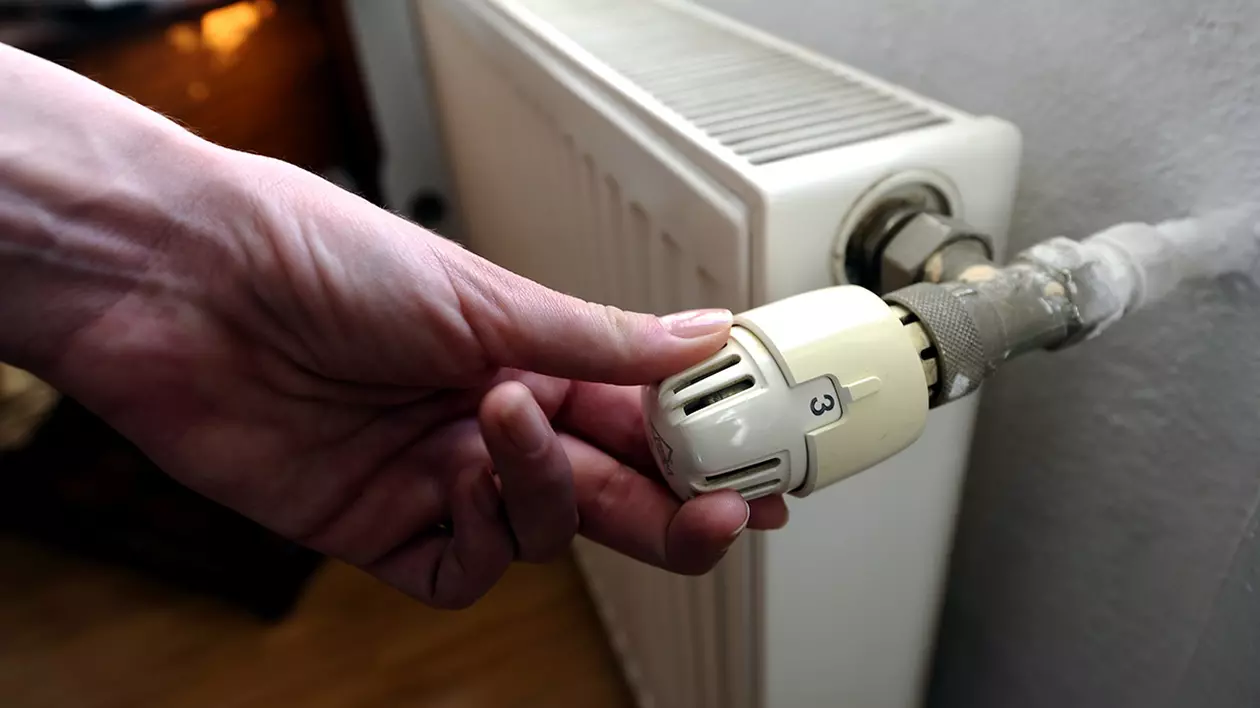 Ce se întâmplă în organism la temperaturi sub 18 grade Celsius. Sfaturi pentru cei care fac economie la căldură 