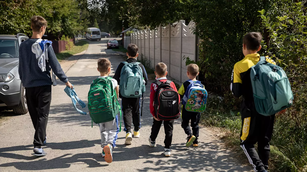 România are mai mulți copii la risc de sărăcie decât Kosovo. Pandemia a ridicat numărul la 1,5 milioane