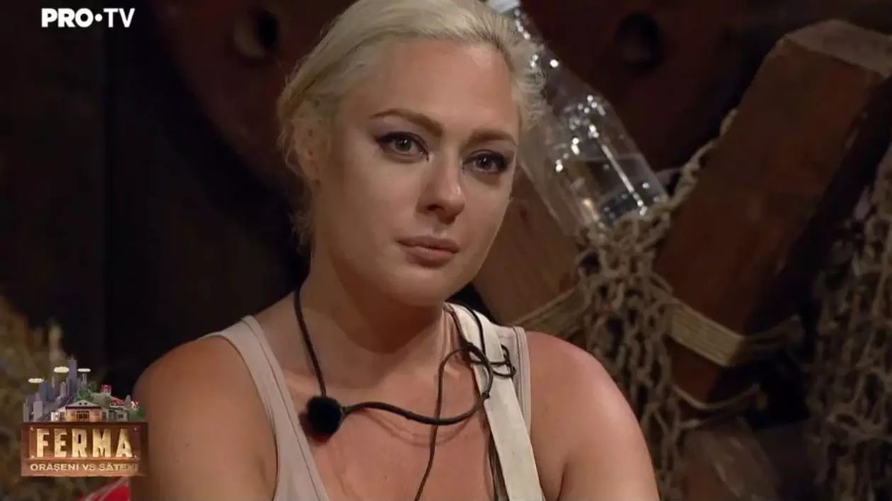 Giulia Nahmany, fosta concurentă de la „Ferma”, s-a pozat în lenjerie intimă. „Vergeturile fac parte din mine și le iubesc”