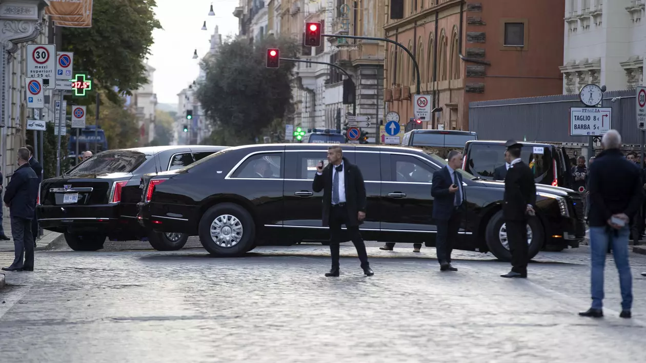 Un șofer român a izbit o mașină din coloana oficială a președintelui american Joe Biden, la Roma
