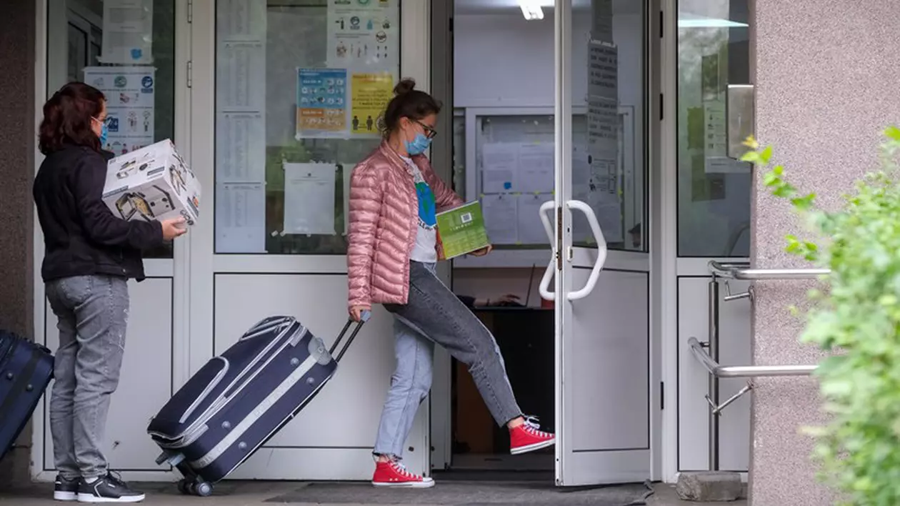 Ministrul educației: Studenţii vaccinaţi anti-COVID-19 vor avea prioritate la cazare în cămine
