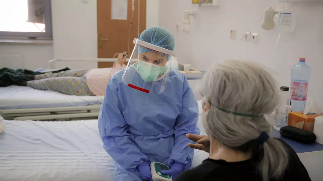 SONDAJ. Câți români au încredere în medici și câți în preoți și familie pentru informațiile despre COVID