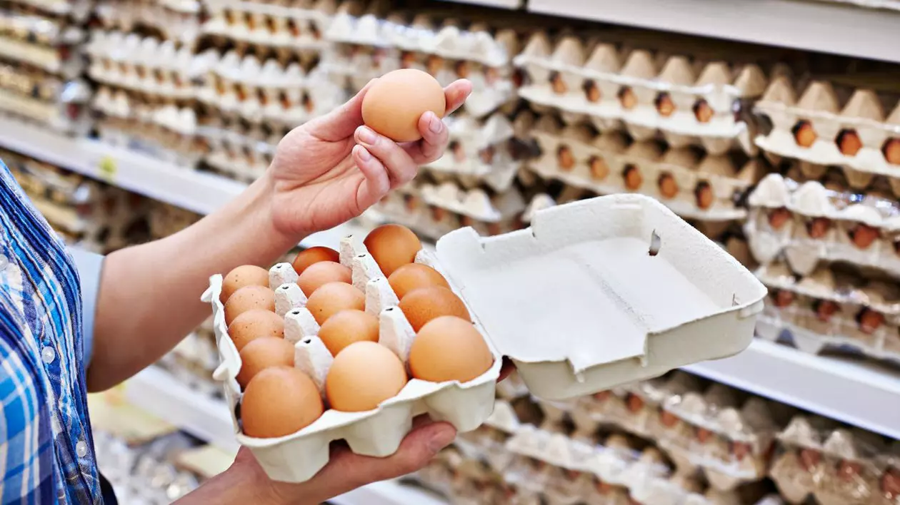 Un bucătar premiat cu Oscarul industriei alimentare explică ce date de expirare ar trebui luate în considerare. „Ouăle ar putea fi bune și după 60 de zile”
