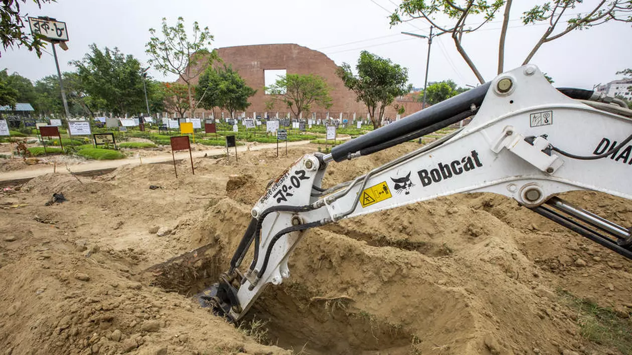 Groparii din Botoșani, copleșiți de numărul de decese. „Am închiriat un excavator. A fost o situație de forță majoră”