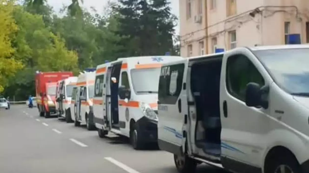 Număr fără precedent de solicitări la Ambulanța Timiș. „Am pus pacienții și pe scaune, cu butelia între picioare”