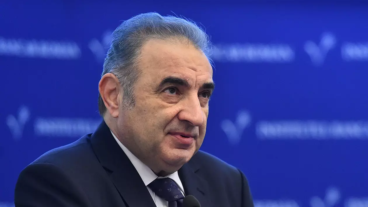 Modelul de dezvoltare bazat pe capitalul străin și-a atins limitele, spune unul dintre liderii BNR în noua sa carte