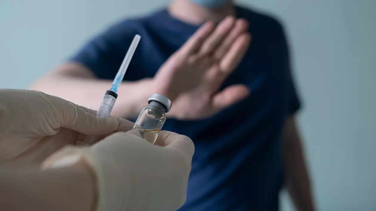 Un specialist în etica vaccinării de la Oxford explică de ce imunizarea este o obligație morală: „Refuzul este echivalent cu evaziunea fiscală”