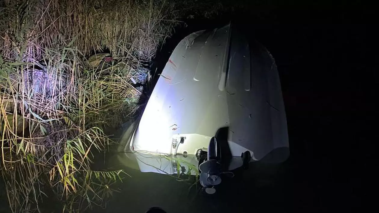 Ambarcațiune cu patru pasageri la bord, răsturnată în Delta Dunării. Coducătorul bărcii era băut
