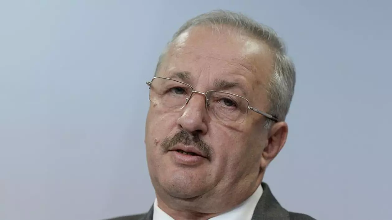 Vasile Dîncu, după ce militarii din elicopterul IAR au murit: Transmit condoleanţe familiilor îndurerate