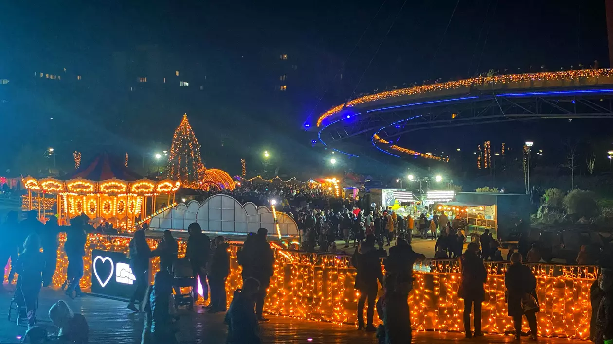 Primul târg de Crăciun din București a fost inaugurat astăzi. Cât a costat iluminatul festiv din sectorul 6
