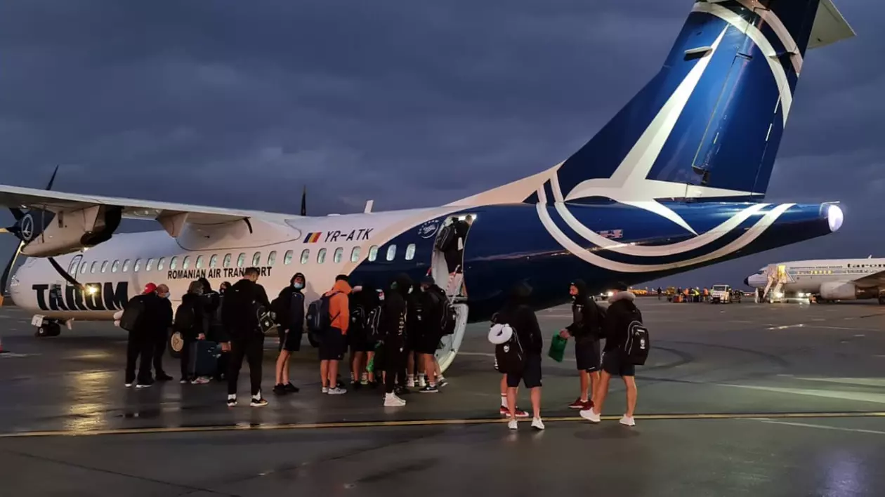 Sosirea pe Aeroportul Otopeni a cetățenilor români veniți din Africa de Sud. Foto: TAROM