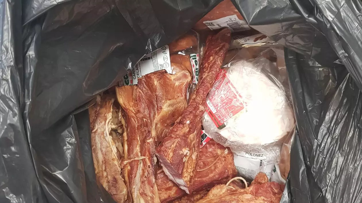 Sute de kilograme de alimente, oprite de la comercializare în două din cele mai populare stațiuni montane. Ce au descoperit inspectorii ANPC