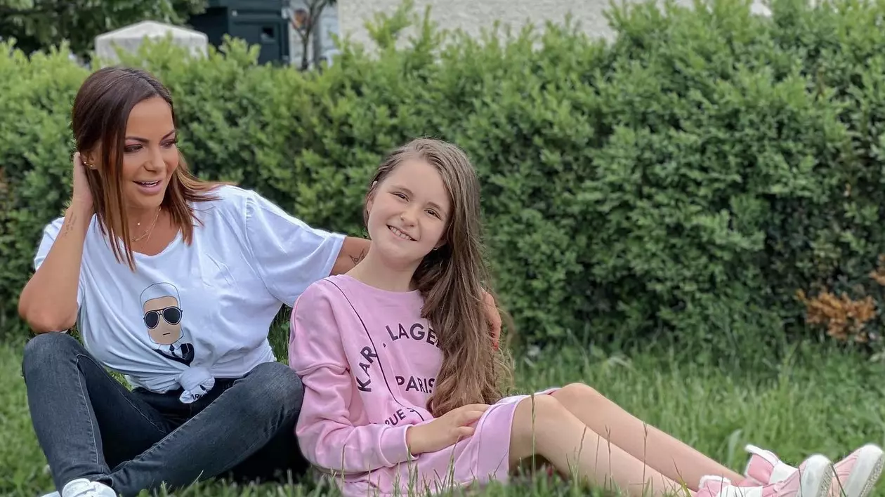 Cum a reacționat fiica Andreei Antonescu, după ce mama ei a pozat într-o revistă pentru adulți. „Vrea să fie ca tine, dezbrăcată”