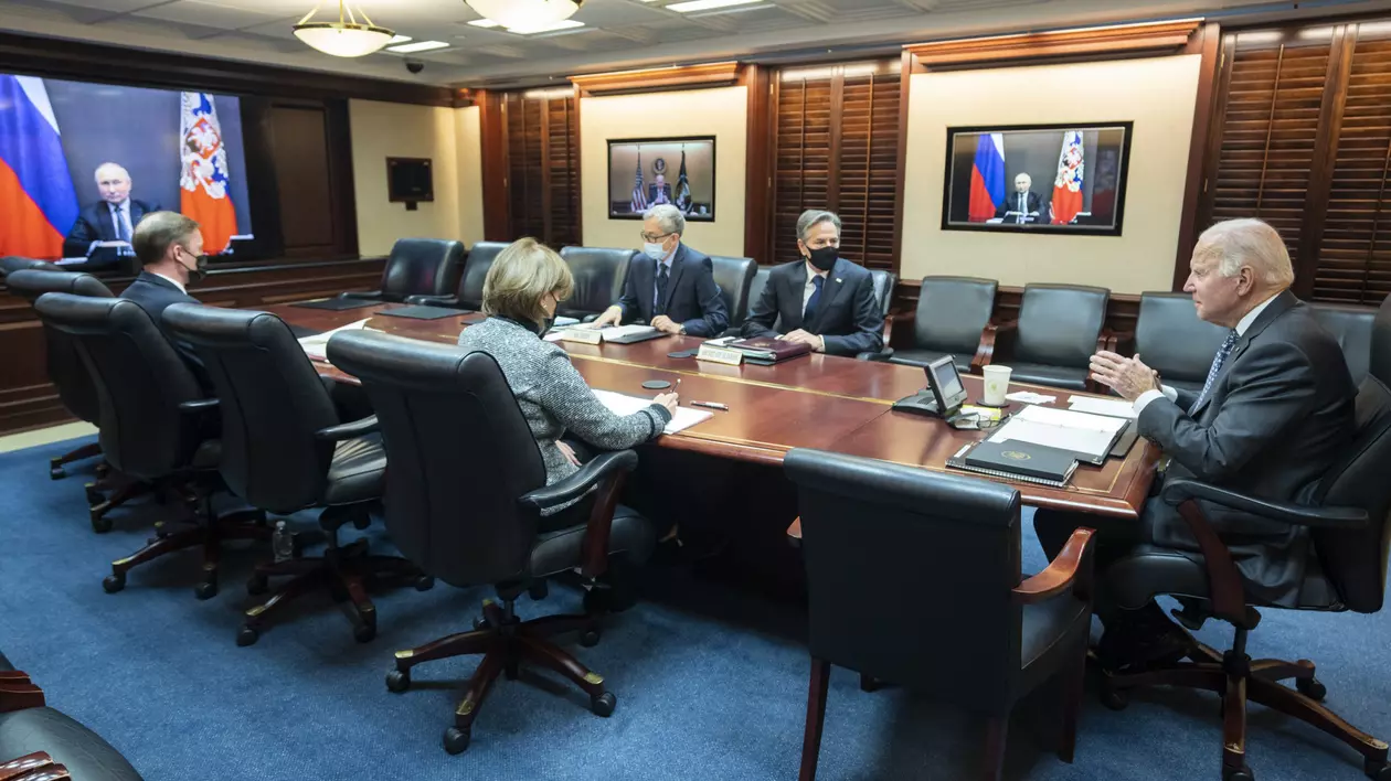 Biden l-a amenințat pe Putin cu sancțiuni dure în cazul unei ofensive în Ucraina. Ce a cerut liderul de la Kremlin