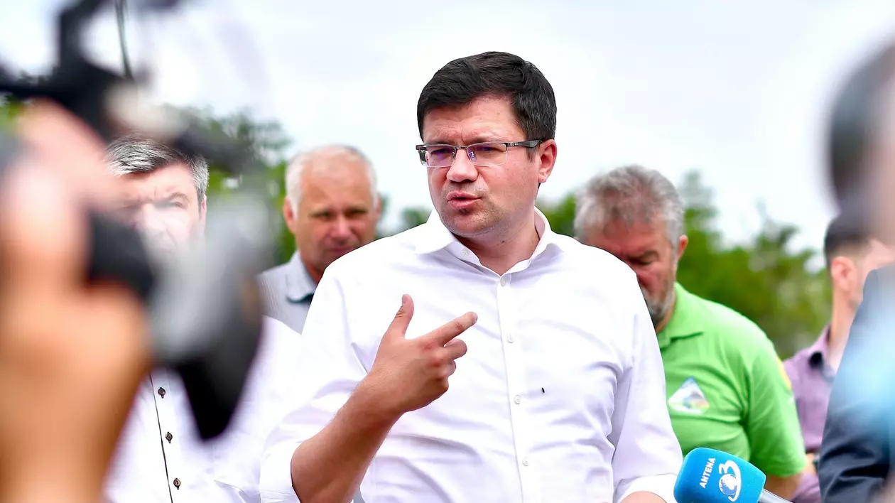 Fostul ministru Costel Alexe a fost trimis în judecată de DNA în dosarul în care e acuzat că a luat mită tone de tablă
