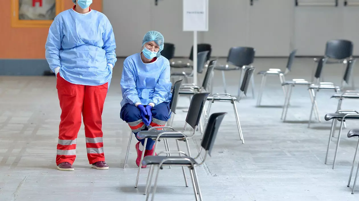 171 de centre de vaccinare se vor închide în perioada următoare. Altele vor fi transformate în centre de testare