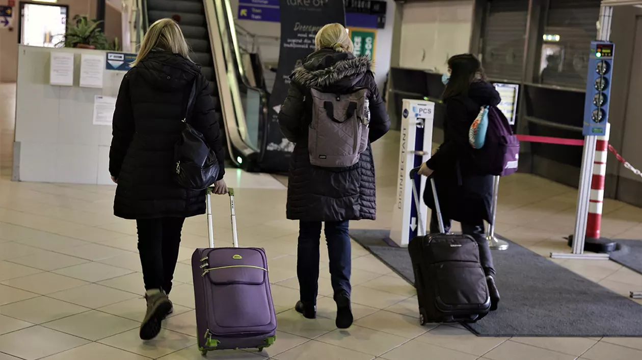Cine intră în carantină și cine nu, la venirea în România, după intrarea în vigoare a noilor restricții