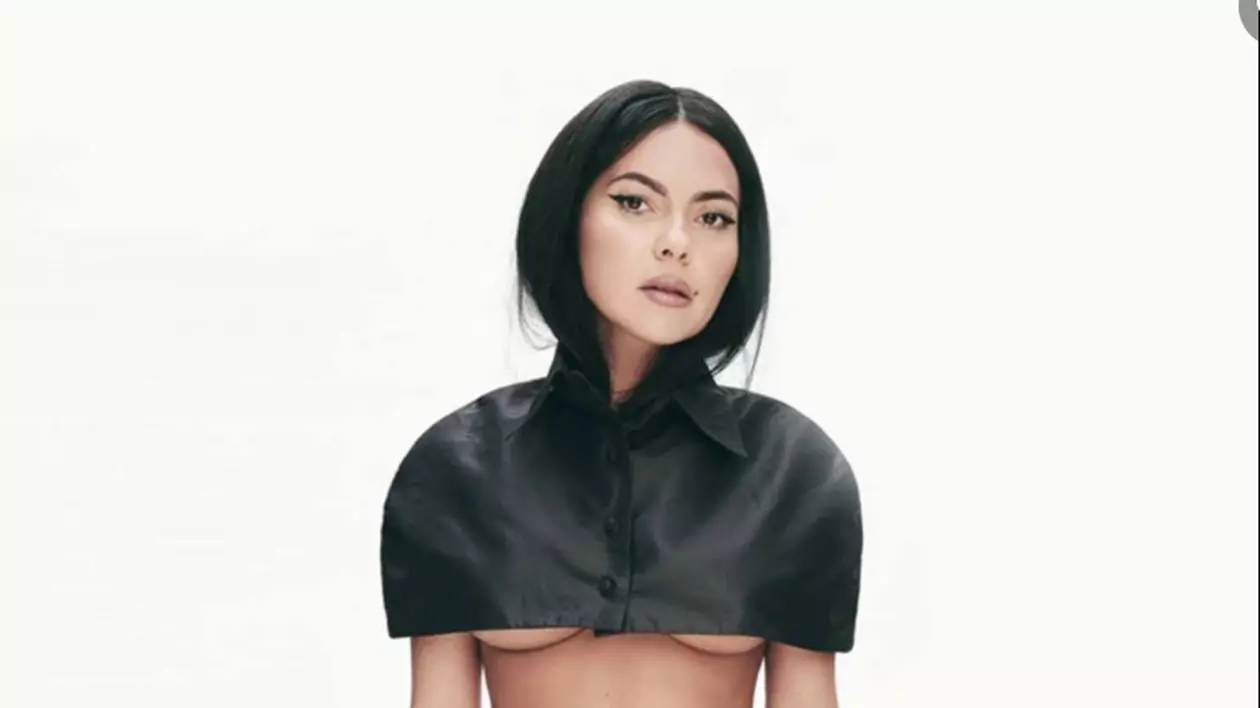 INNA a apărut îmbrăcată într-un tricou mult prea scurt. Sânii i-au ieșit pe afară: „Prin asta vă arătați talentul muzical?”