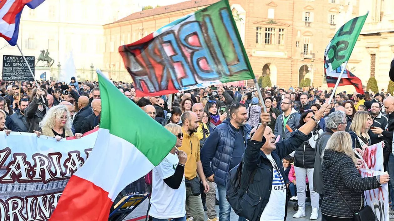 6% dintre italieni cred că nu există COVID. Tot atâția, că Pământul este plat