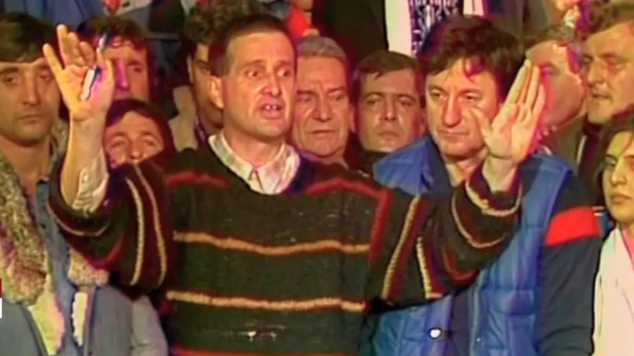Mircea Dinescu cu celebrul pulover