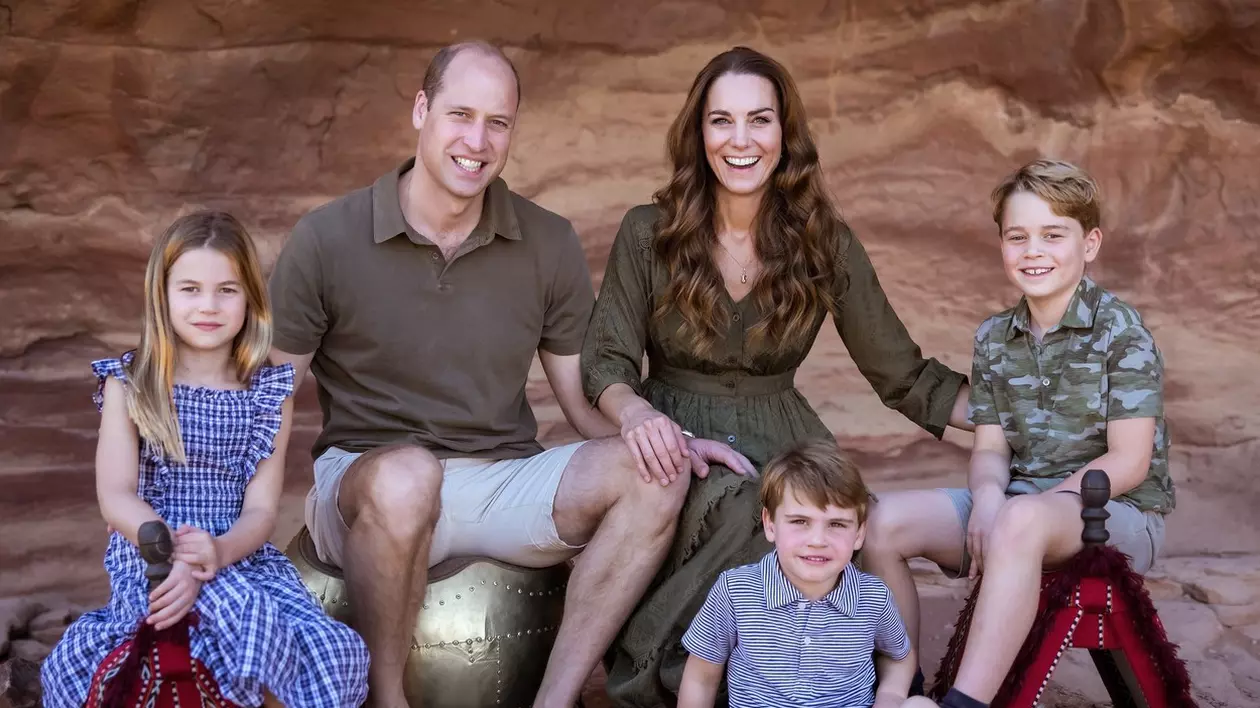 Kate Middleton și prințul William au publicat fotografia de familie de pe felicitarea de Crăciun