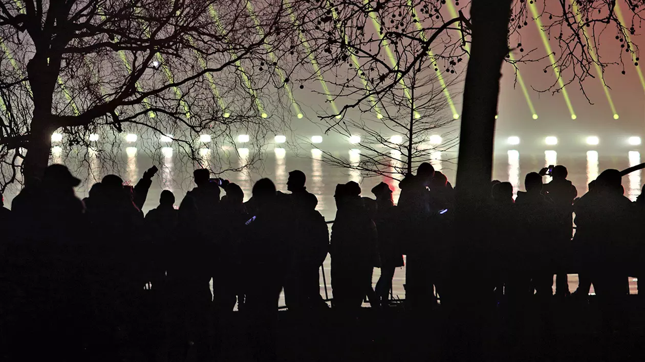 VIDEO. Îmbulzeală la petrecerea de Revelion organizată în Parcul IOR din Capitală