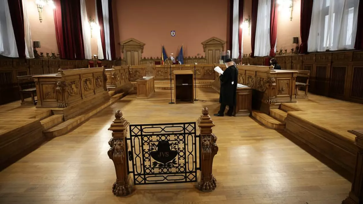EXCLUSIV. Imagini din sala în care au loc pledoariile finale în procesul Colectiv. Locul lui Piedone, unde stau inculpații și rudele victimelor
