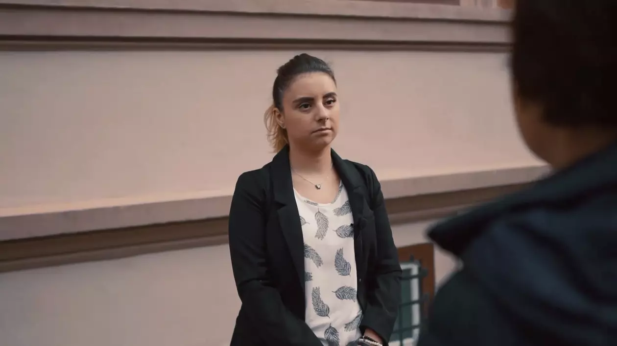 De ce emigrează un asistent medical: „Aici e un film SF. Ne mai șochează că ard spitalele?”