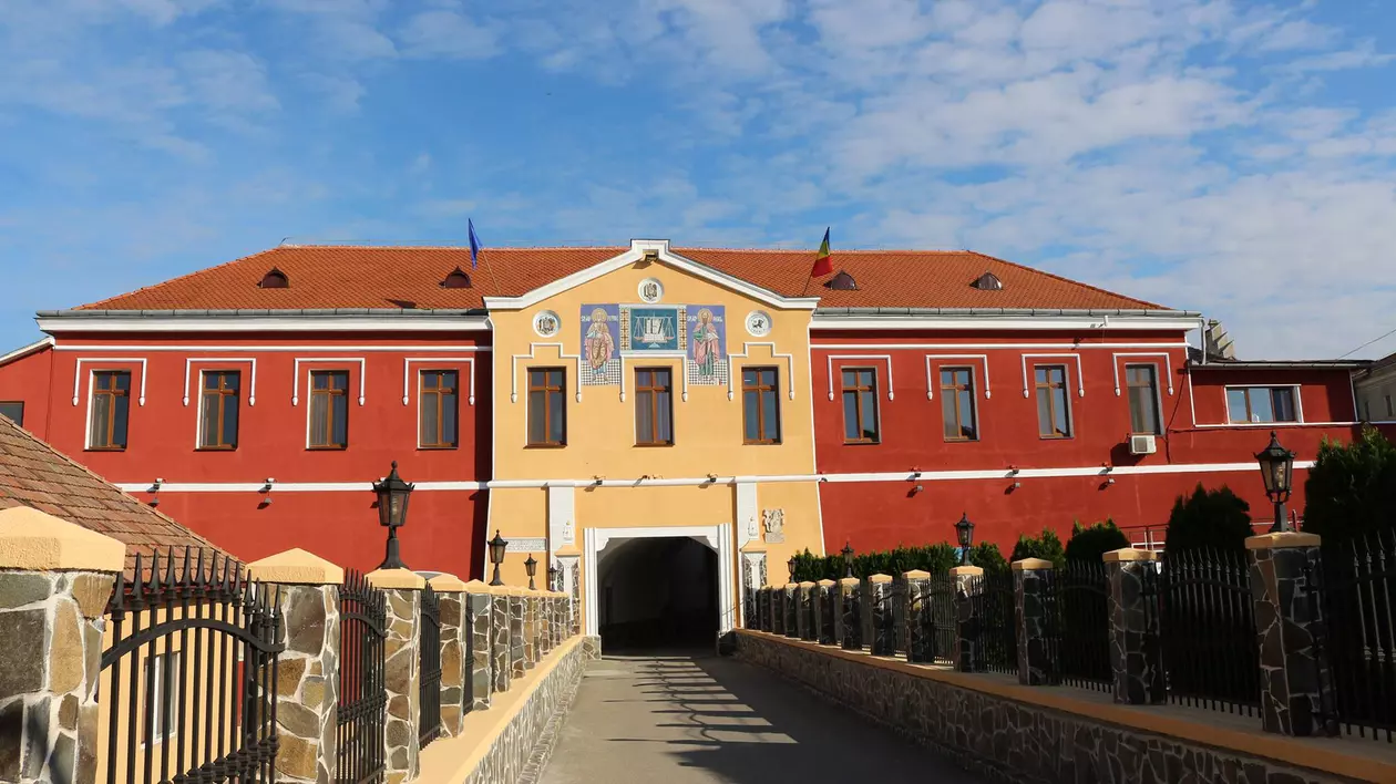 Tentativă de omor la penitenciarul Gherla. Un deţinut a încercat să ucidă un poliţist cu un ciob de oglindă