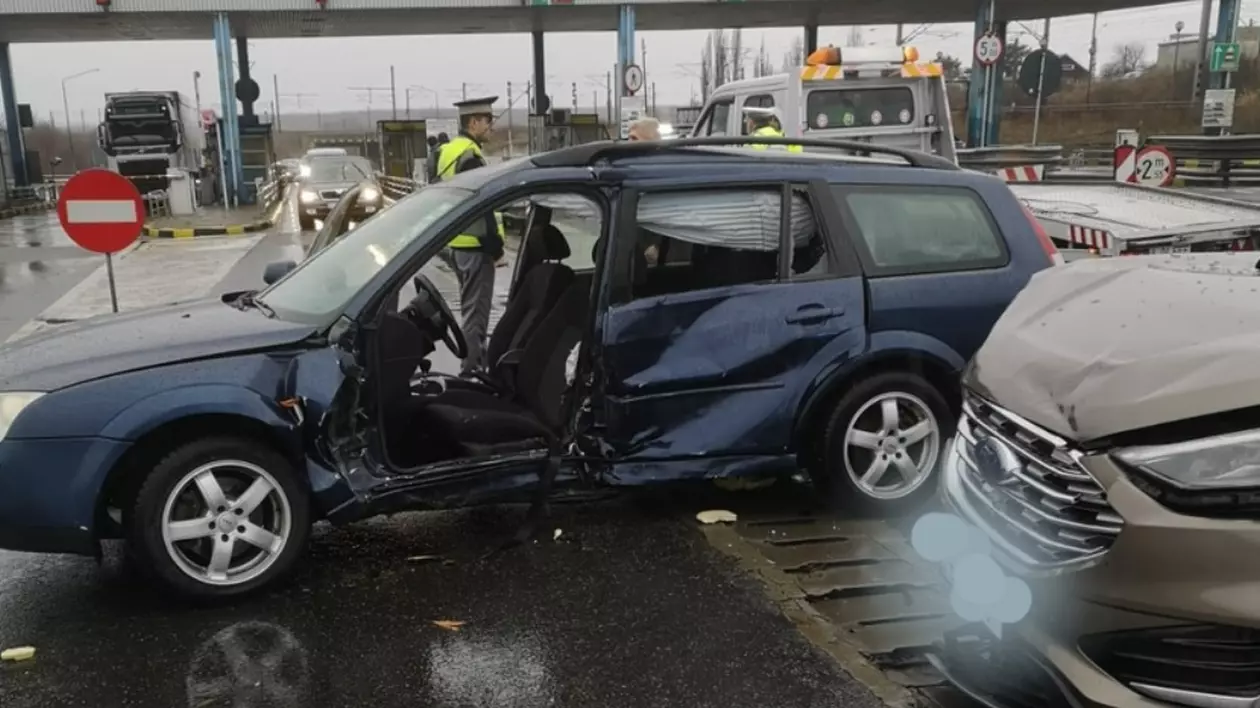Accident pe Autostrada Soarelui, în apropierea staţiei de taxare de la Fetești. Cinci persoane, rănite