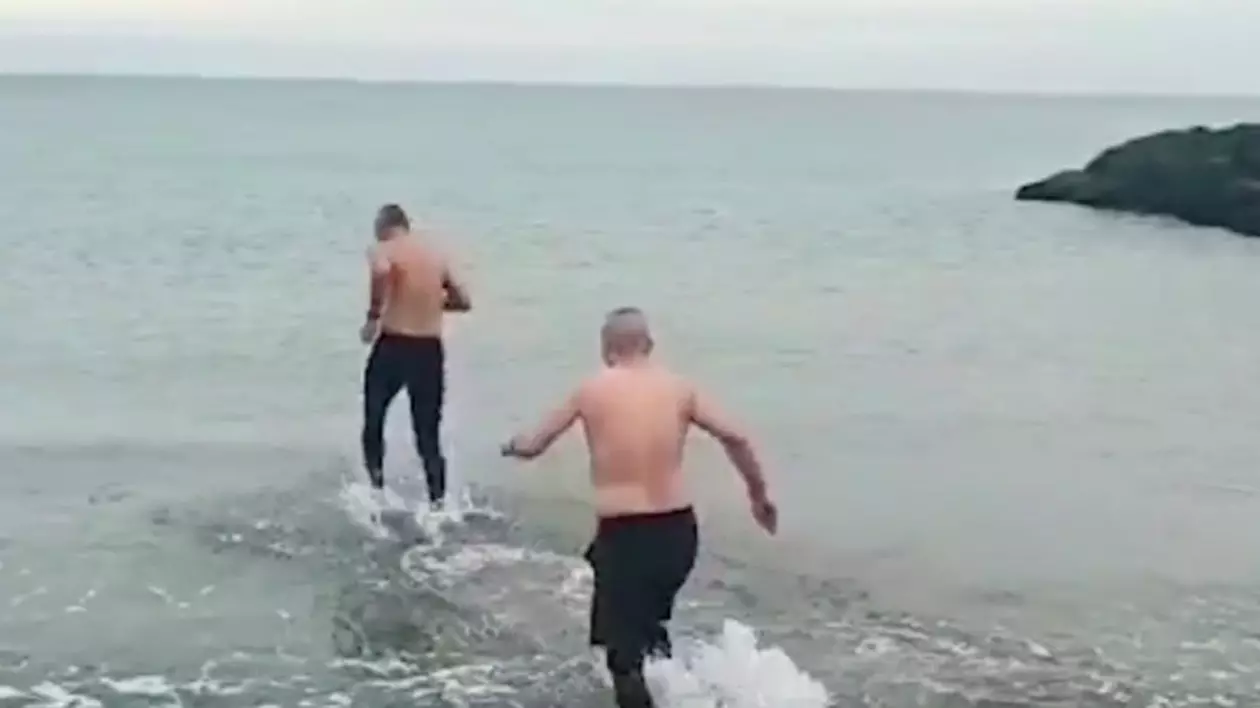 Prima baie în mare, în 2022. Mai multe persoane și-au serbat onomastica într-un mod inedit