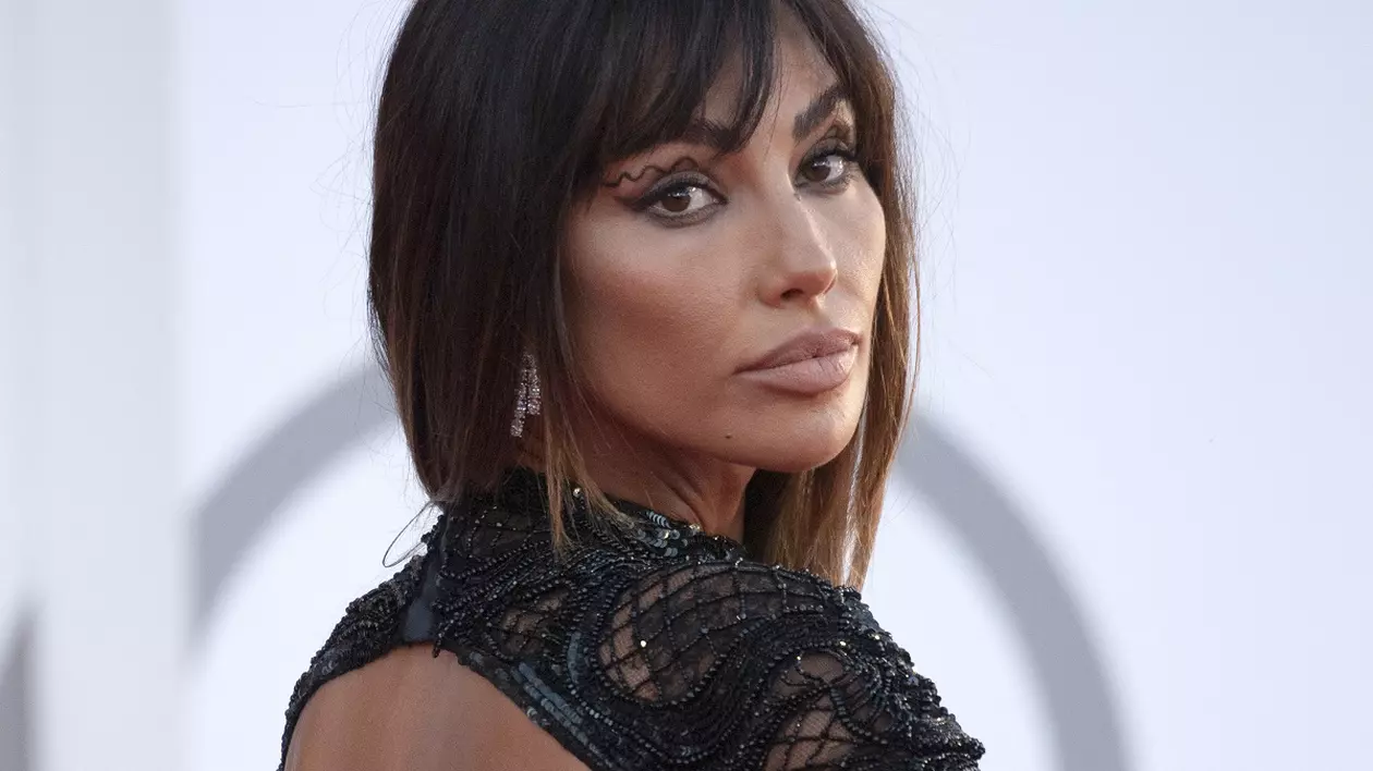 Mădălina Ghenea îşi întrerupe activitatea în mediul online. Mesajul îngrijorător transmis de actriță: „Nu mă simt prea bine”