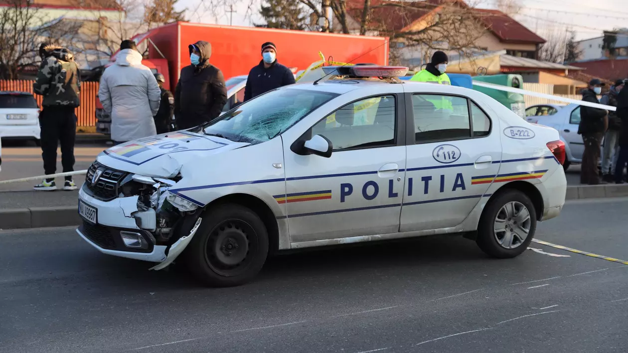Poliţistul care a lovit două fete pe trecerea de pietoni va fi supus unui test poligraf