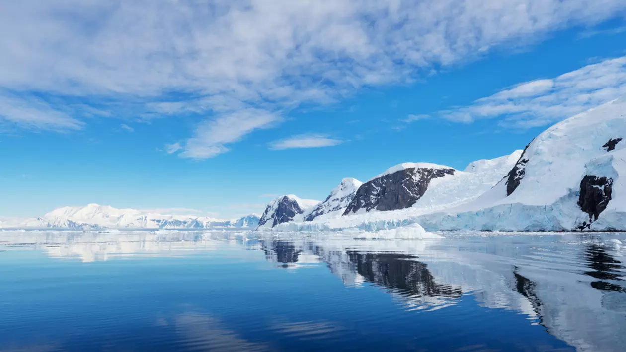 Oceanul Antarctic sau Oceanul de Sud
