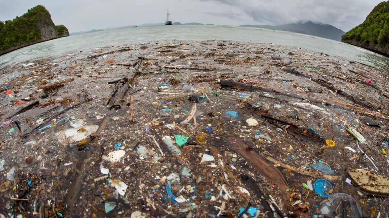 ONU: Poluarea cu plastic la nivel global poate fi redusă cu 80% până în 2040