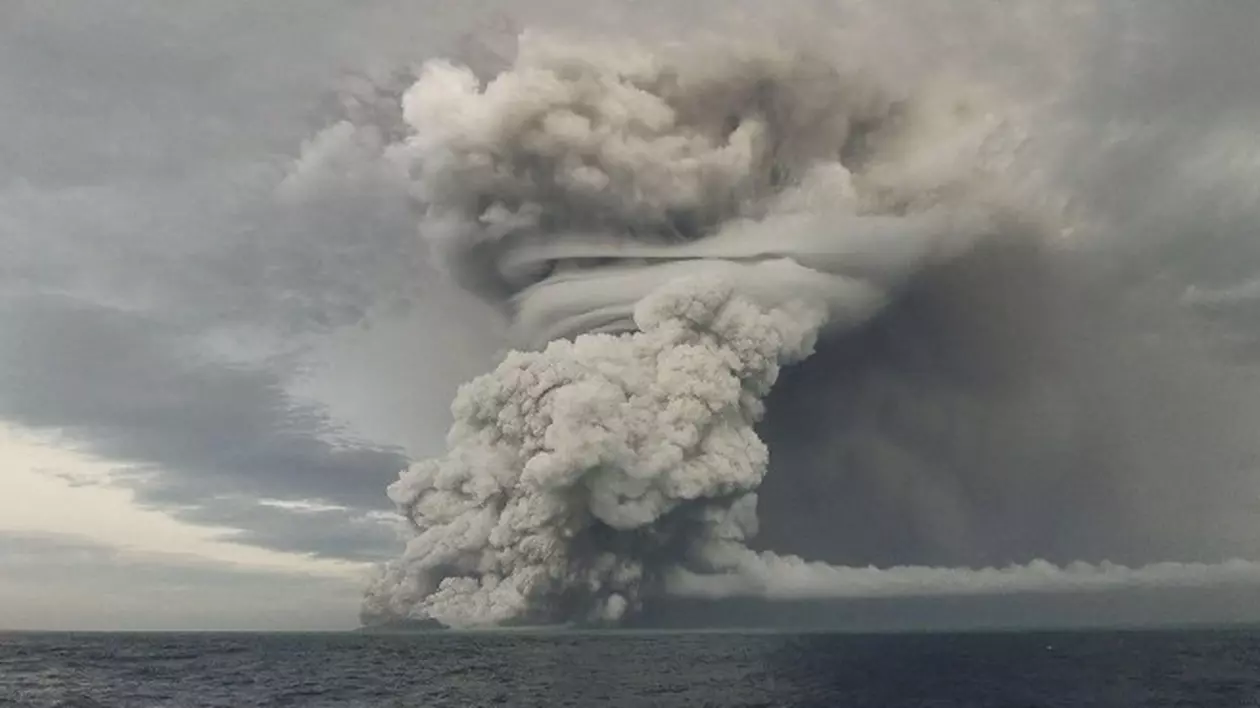 Momentul în care statul insular Tonga este lovit de tsunami: „Puteai auzi țipete peste tot”