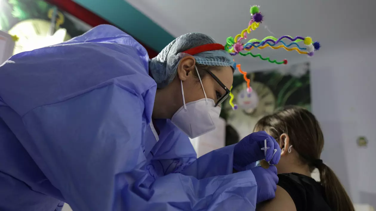 Primele imagini din campania de vaccinare a copiilor de 5-11 ani. Valeriu Gheorghiță: „10% din persoanele internate cu COVID sunt copii”