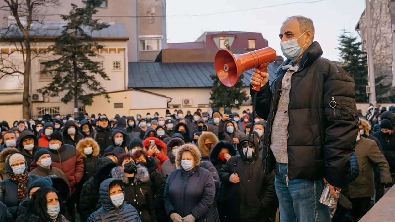 Ce spunea Petrariu în 2020, în mandatul lui Firea, când un alt lider sindical reclama defecțiunile vehiculelor: „Informații false, cu scopul de a crea panică”