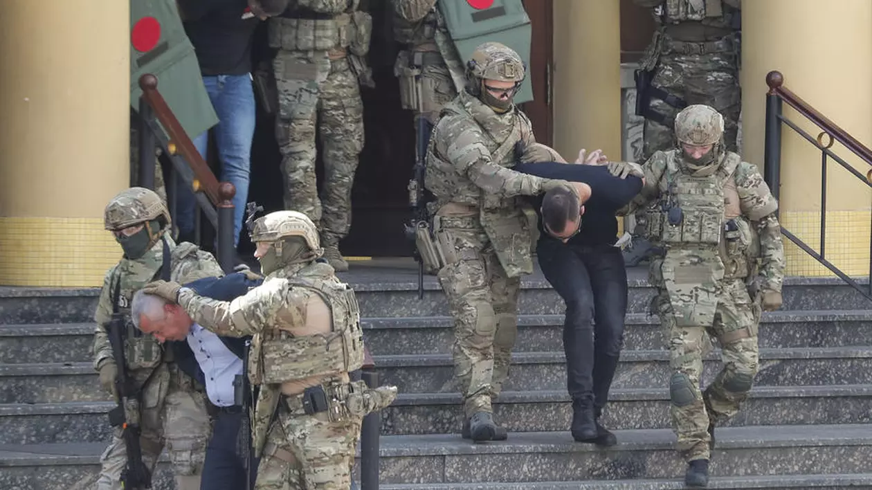Membrii unei grupări care pregăteau revolte în masă, arestați în Ucraina