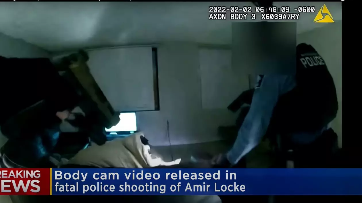 Imagini șocante de la o acțiune a poliției din Minneapolis, în care un bărbat de culoare a fost ucis, difuzate de televiziunile americane