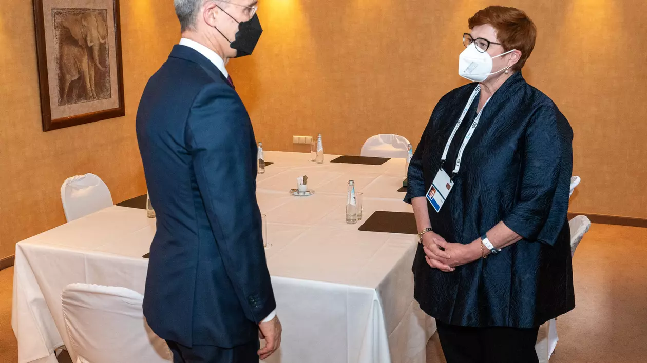 Personalul Ambasadei Australiei din Ucraina a fost evacuat în România și Polonia. Și diplomații americani au petrecut noaptea în Polonia