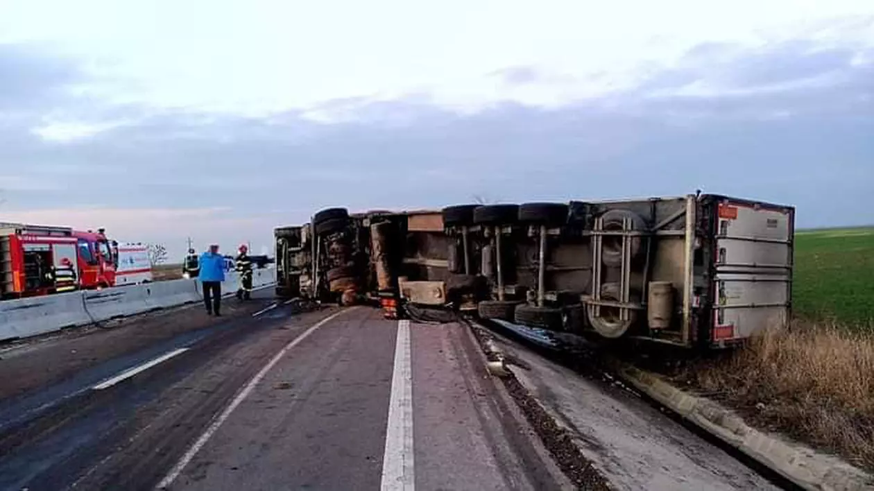 Drumul naţional care leagă Giurgiu de Bucureşti a fost blocat pe sensul spre Capitală după ce un TIR s-a răsturnat